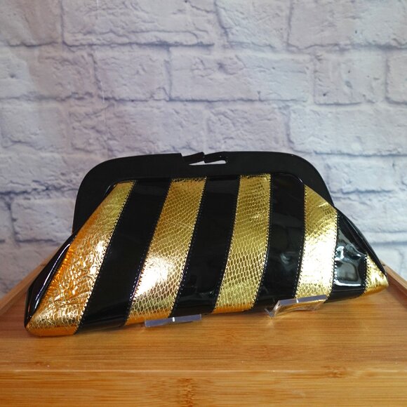 Marciano Handbags - Vintage Marciano patent finish kiss lock clutch